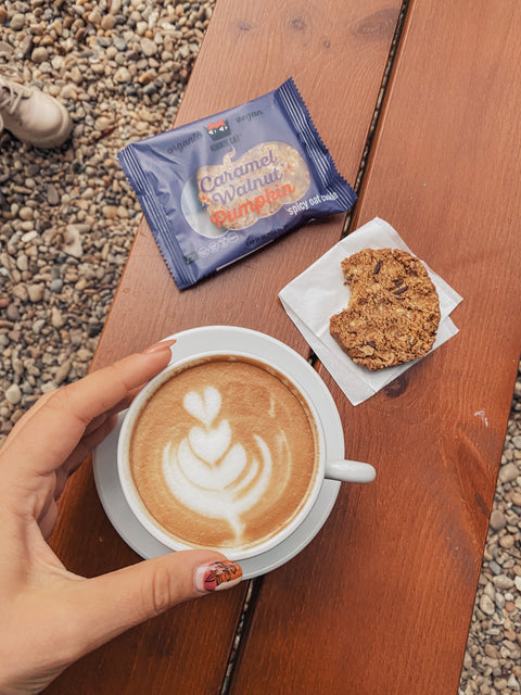 BIO jesenný koláčik s tekvicou a karamelizovanými orechmi